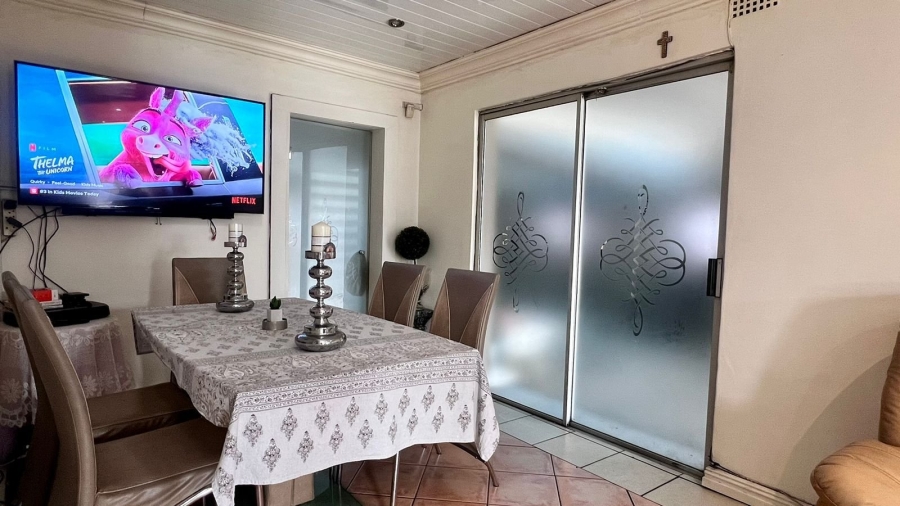 5 Bedroom Property for Sale in Woodlands Western Cape